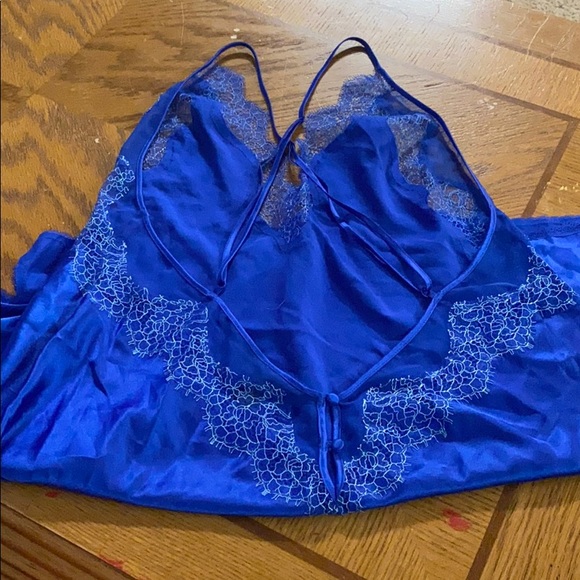 Victoria’s Secret Night gown - Picture 2 of 3